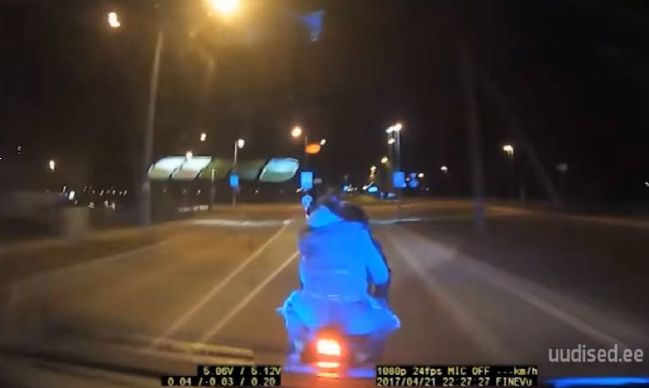 Policisti podrli motorista
