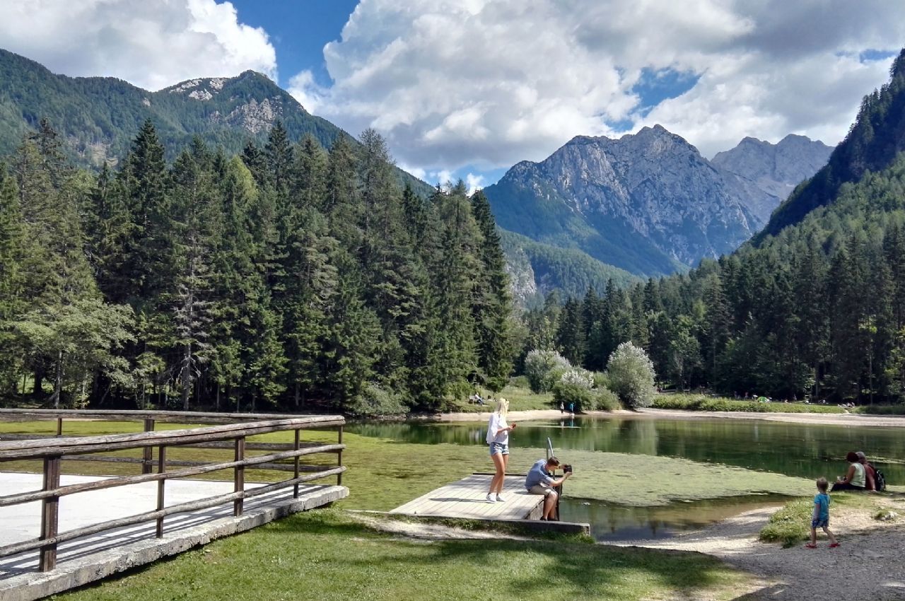 Čez tri gore in zelene travnike