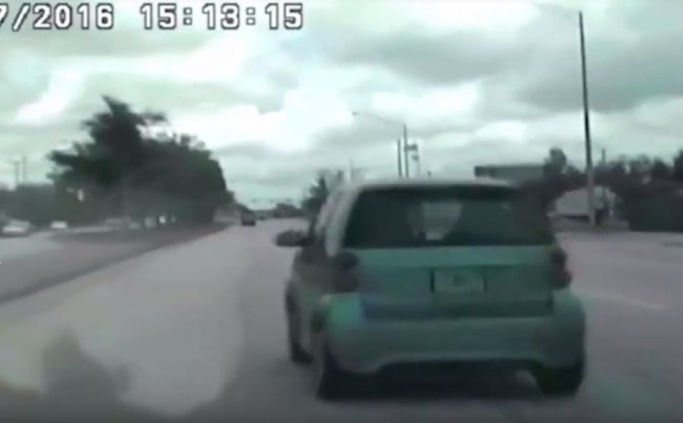 Policist z več kot 160 km/h trčil v Smarta Policist z več kot 160 km/h trčil v Smarta