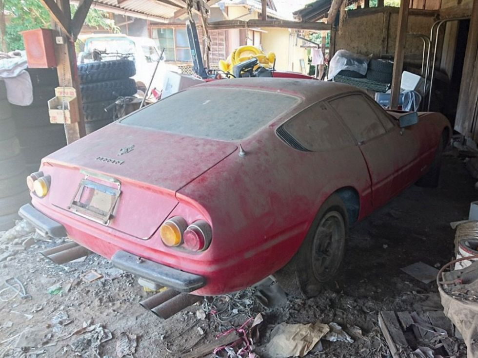 Zapuščen Ferrari Daytona več desetletij nabiral prah 