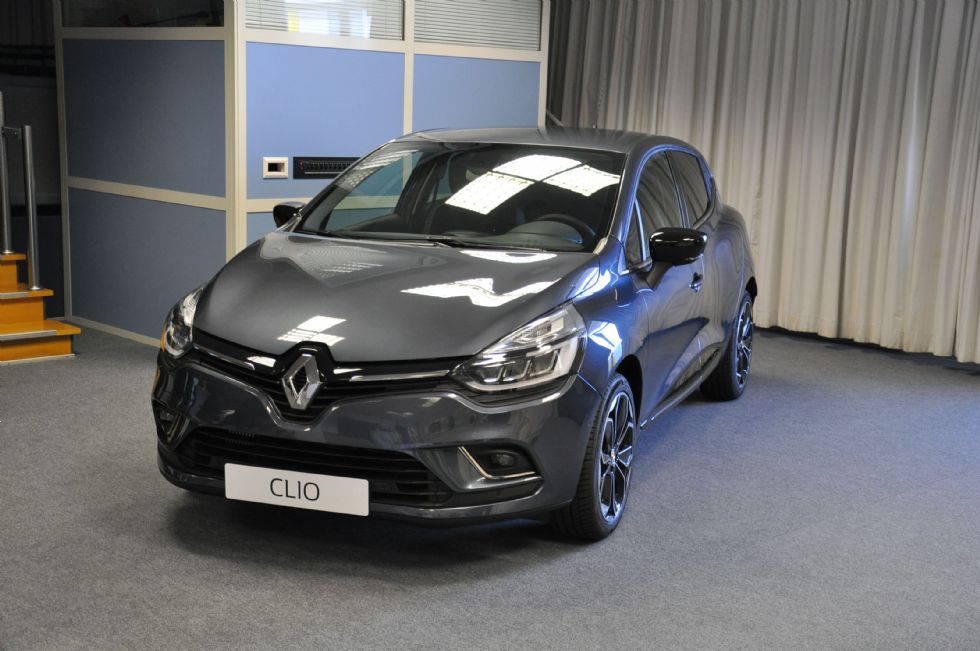 Clio za slovenske kupce krepi tudi Revozovo samozavest Clio za slovenske kupce krepi tudi Revozovo samozavest