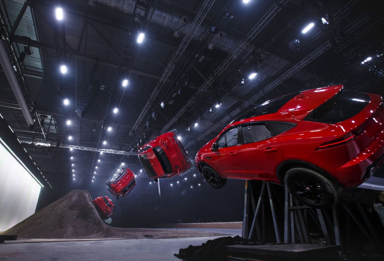 E-Pace ob premieri vpisan v knjigo rekordov E-Pace ob premieri vpisan v knjigo rekordov