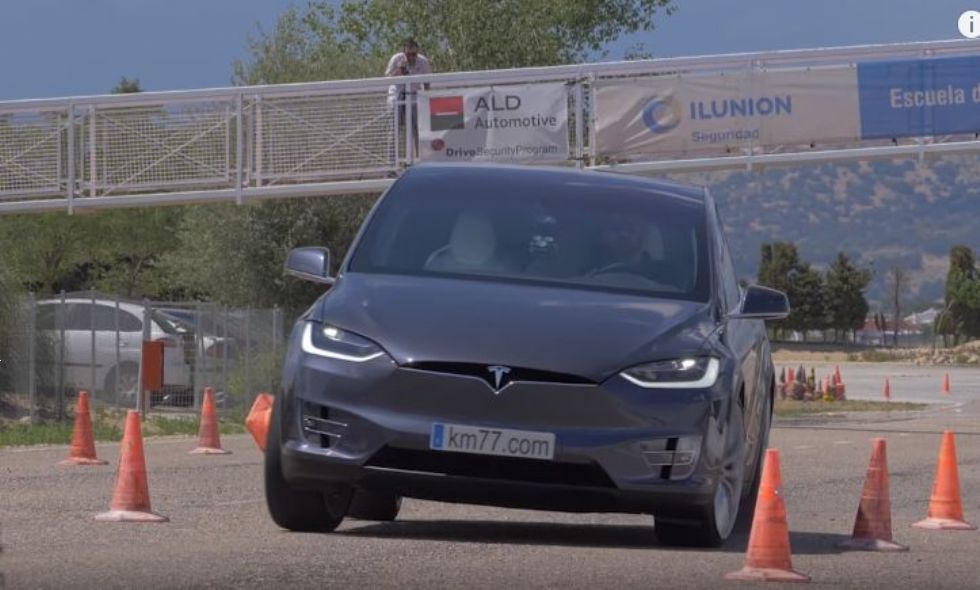 Tesla Model X uspešno na losovem testu