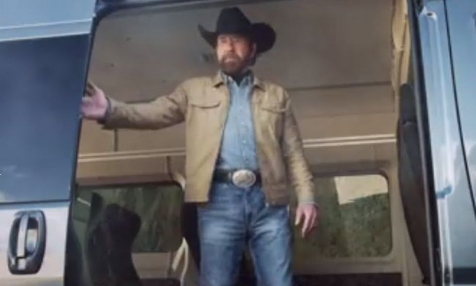 To je TV oglas, ki ga je pri nas posnel Chuck Norris