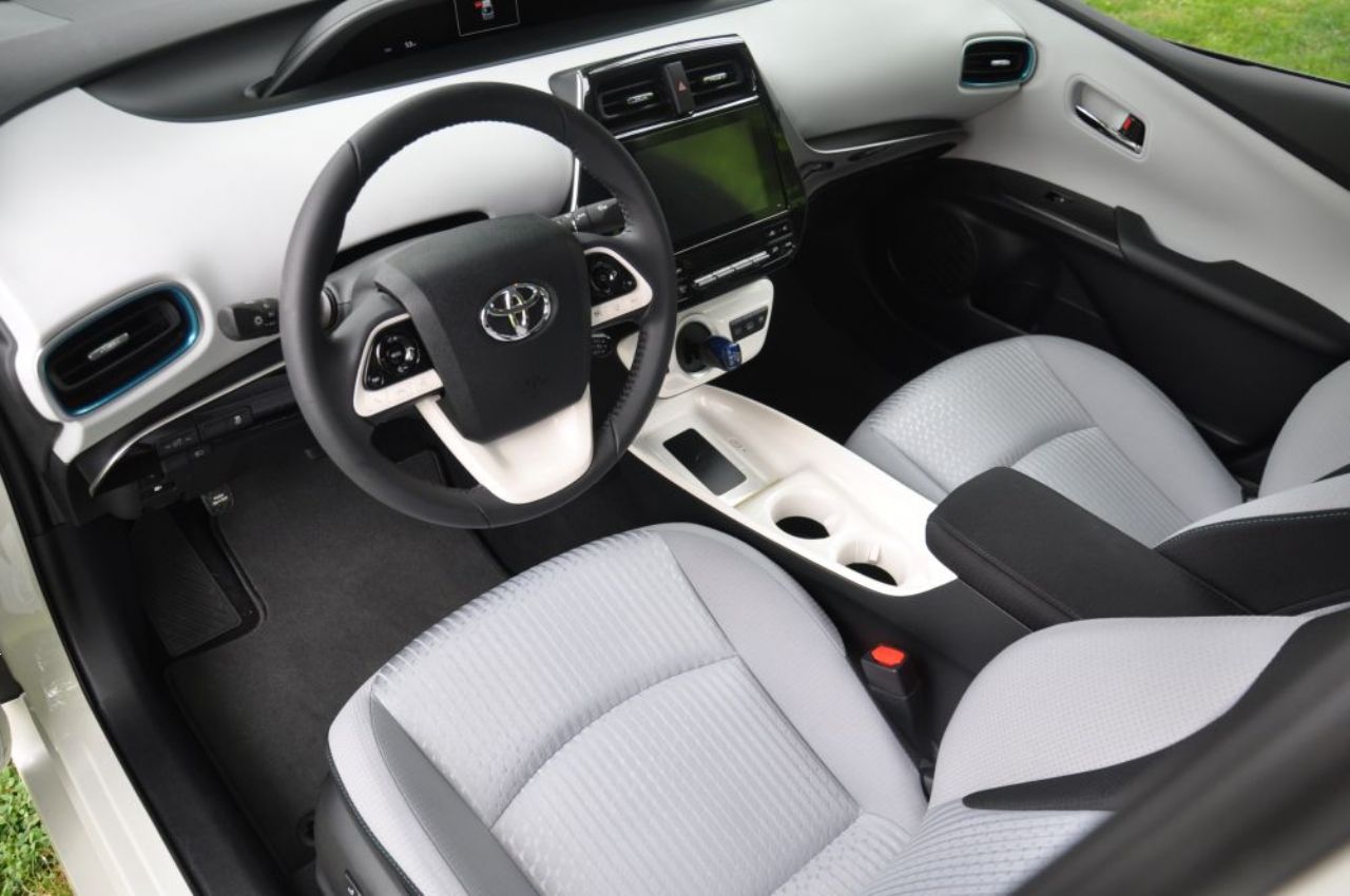 Yaris in Prius za okrepitev hibridne zgodbe Yaris in Prius za okrepitev hibridne zgodbe