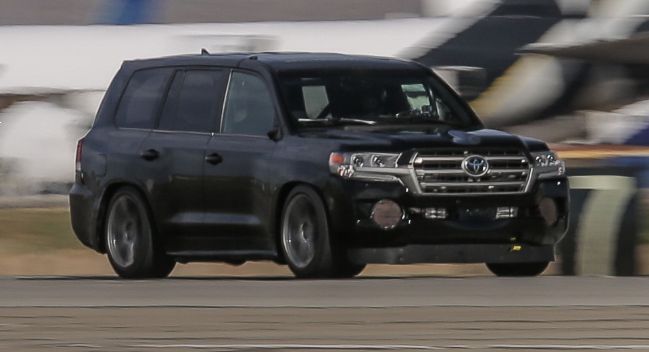 Nori Toyotin Land Cruiser dosegel hitrost 370 km/h