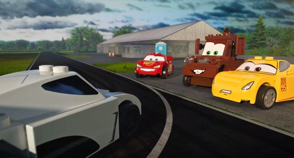 The Stig iz Lego kock proti Streli McQueen