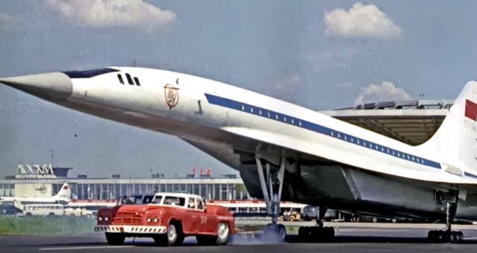 Avto s težo nekaj več kot 28 ton Avto s težo nekaj več kot 28 ton