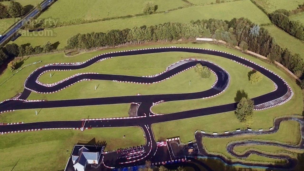 Sanjska hiša – bazen, savna, helidrom, kino in zasebna karting steza Sanjska hiša – bazen, savna, helidrom, kino in zasebna karting steza