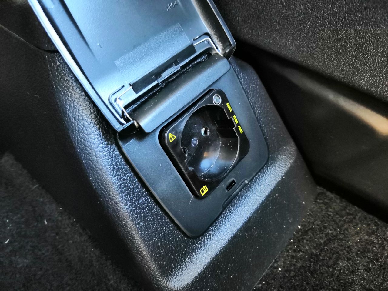 Ford Tourneo v službi glasbene zvezde Ford Tourneo v službi glasbene zvezde