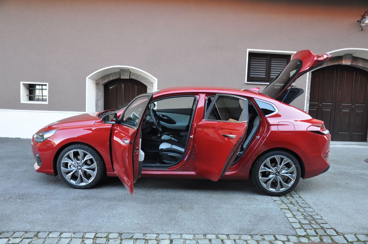 Petvratni kupe kot zadnji člen družine i30 Petvratni kupe kot zadnji člen družine i30