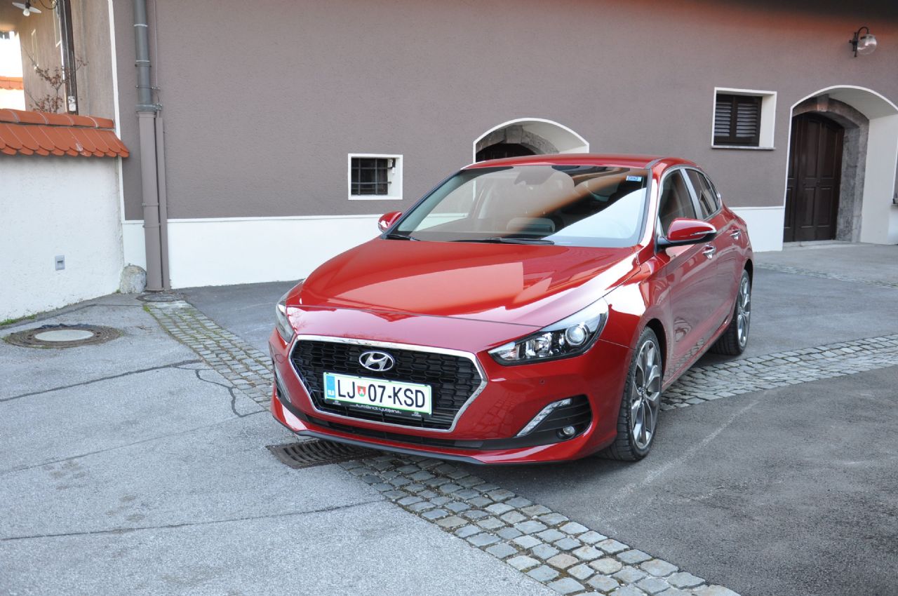 Petvratni kupe kot zadnji člen družine i30 Petvratni kupe kot zadnji člen družine i30