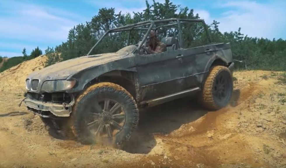 Ko se odsluženi BMW X5 prelevi v ultimativno igračo 