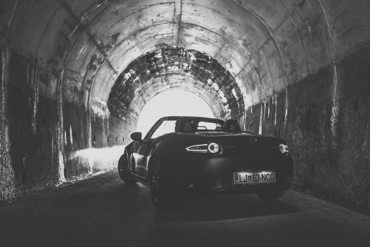 Kako se z Mazdo MX-5 ujame nežna fotografska roka