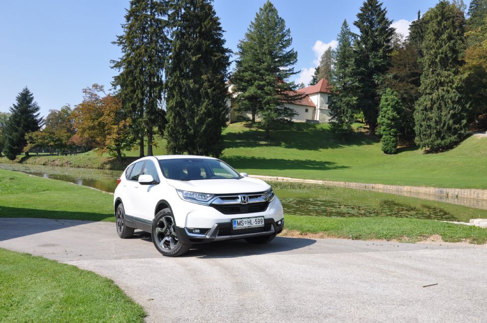 Najbolje prodajani SUV stavi na hibridni in bencinski pogon Najbolje prodajani SUV stavi na hibridni in bencinski pogon