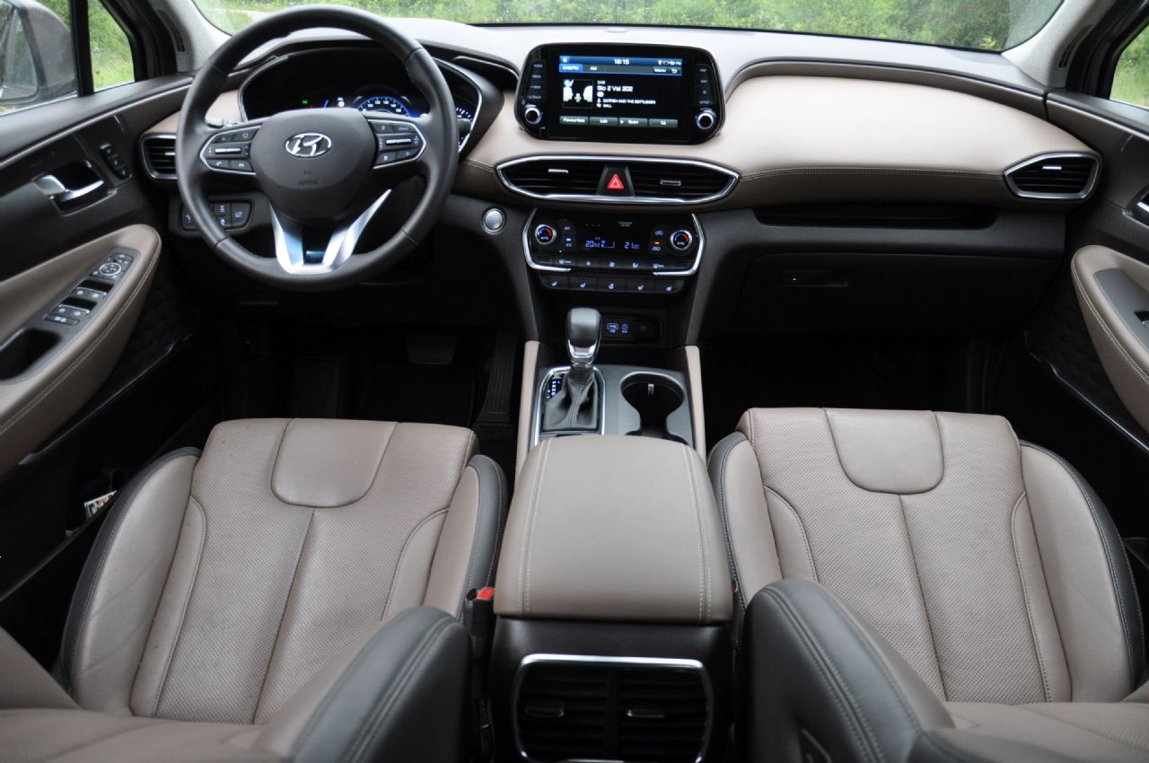 Netipičen Hyundai, ki ponosno stopa v premijski razred Netipičen Hyundai, ki ponosno stopa v premijski razred