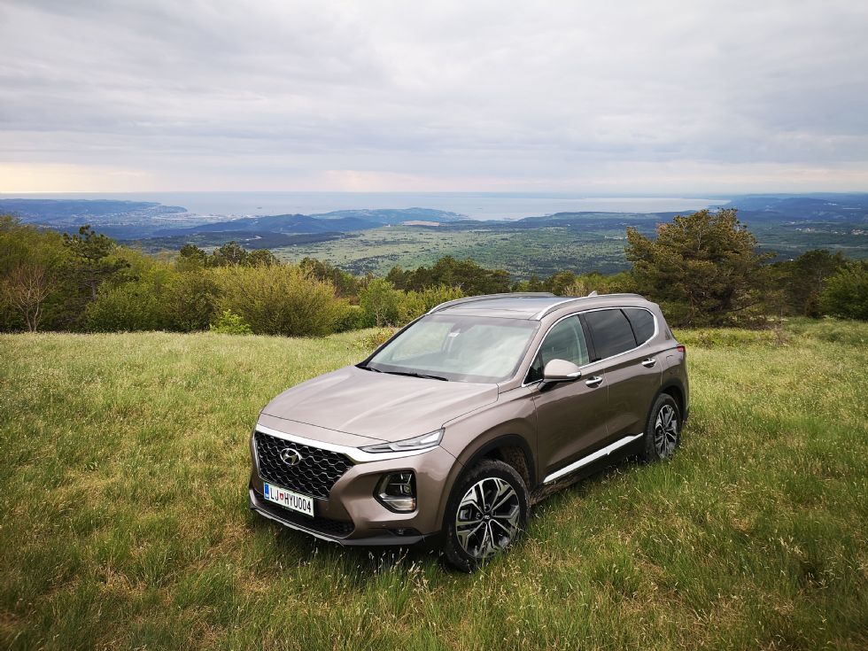 Netipičen Hyundai, ki ponosno stopa v premijski razred Netipičen Hyundai, ki ponosno stopa v premijski razred
