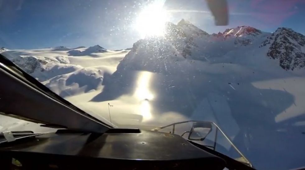Posnetek trčenja letala v helikopter