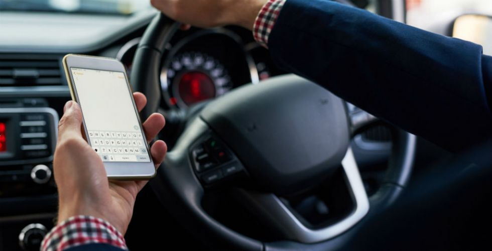 Francoski vozniki ob vozniško v primeru uporabe mobilnika med vožnjo