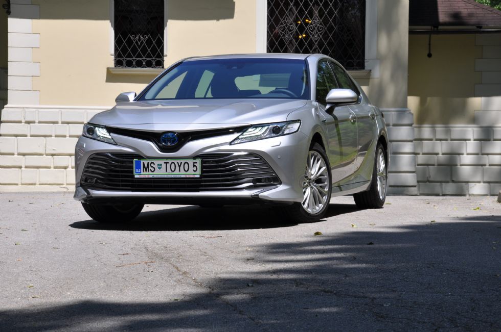Camry po dolgem zatišju previdno vstopa na slovenski trg Camry po dolgem zatišju previdno vstopa na slovenski trg