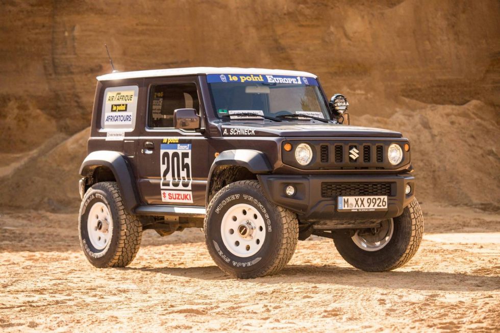 Jimny v slogu Dakarja