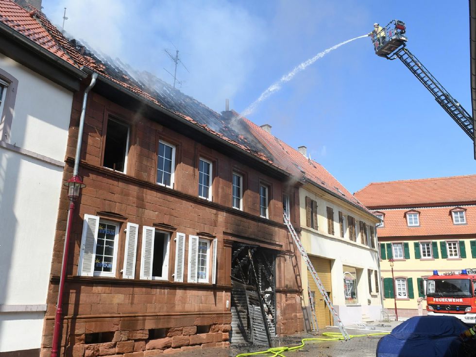 Zaradi baterije pogorela hiša Zaradi baterije pogorela hiša
