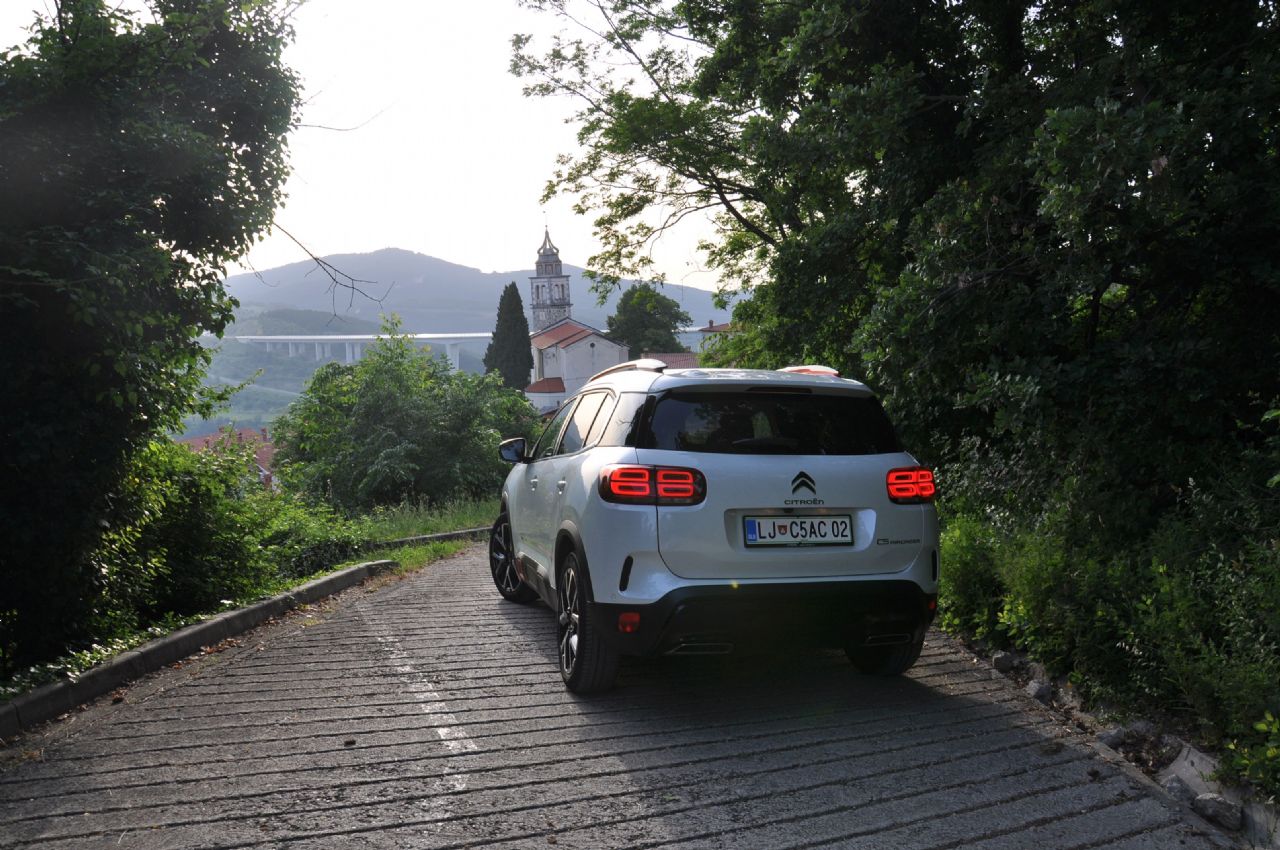 Tudi bencinsko gnani C5 AirCross ima svoje adute Tudi bencinsko gnani C5 AirCross ima svoje adute