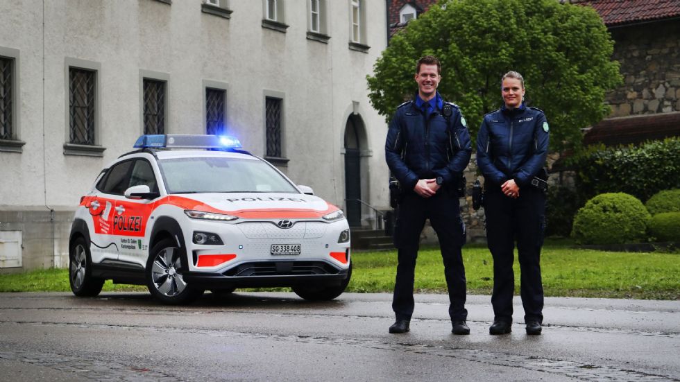 Elektrificirani švicarski policisti