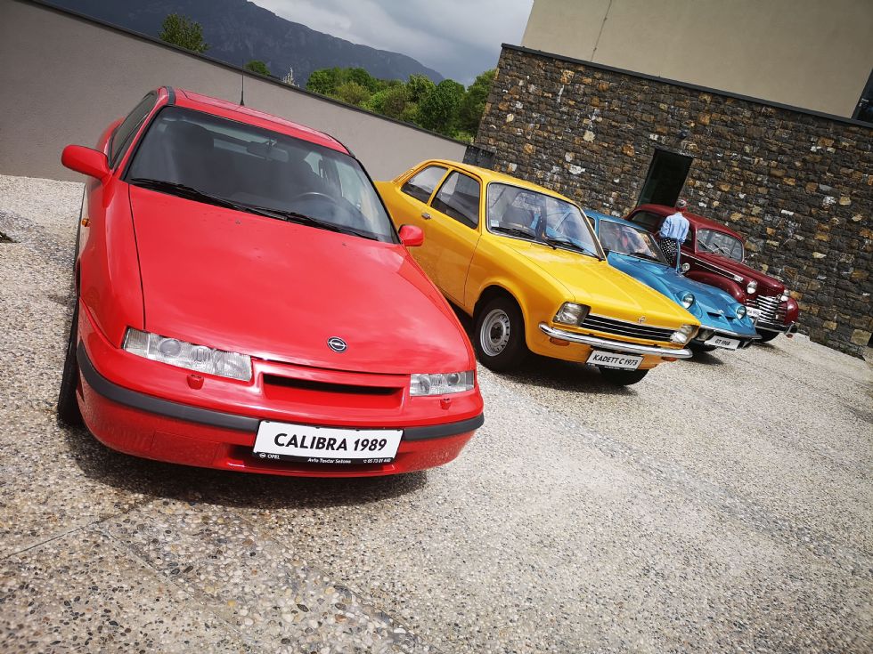 Kakšno zvezo ima Chio čips z znamko Opel? Kakšno zvezo ima Chio čips z znamko Opel?