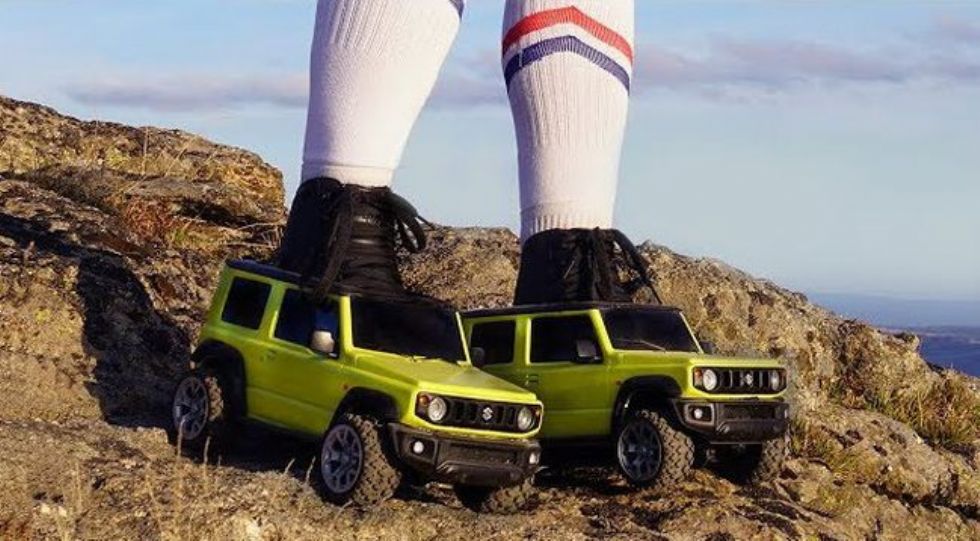 Suzuki Jimny kot rolerji