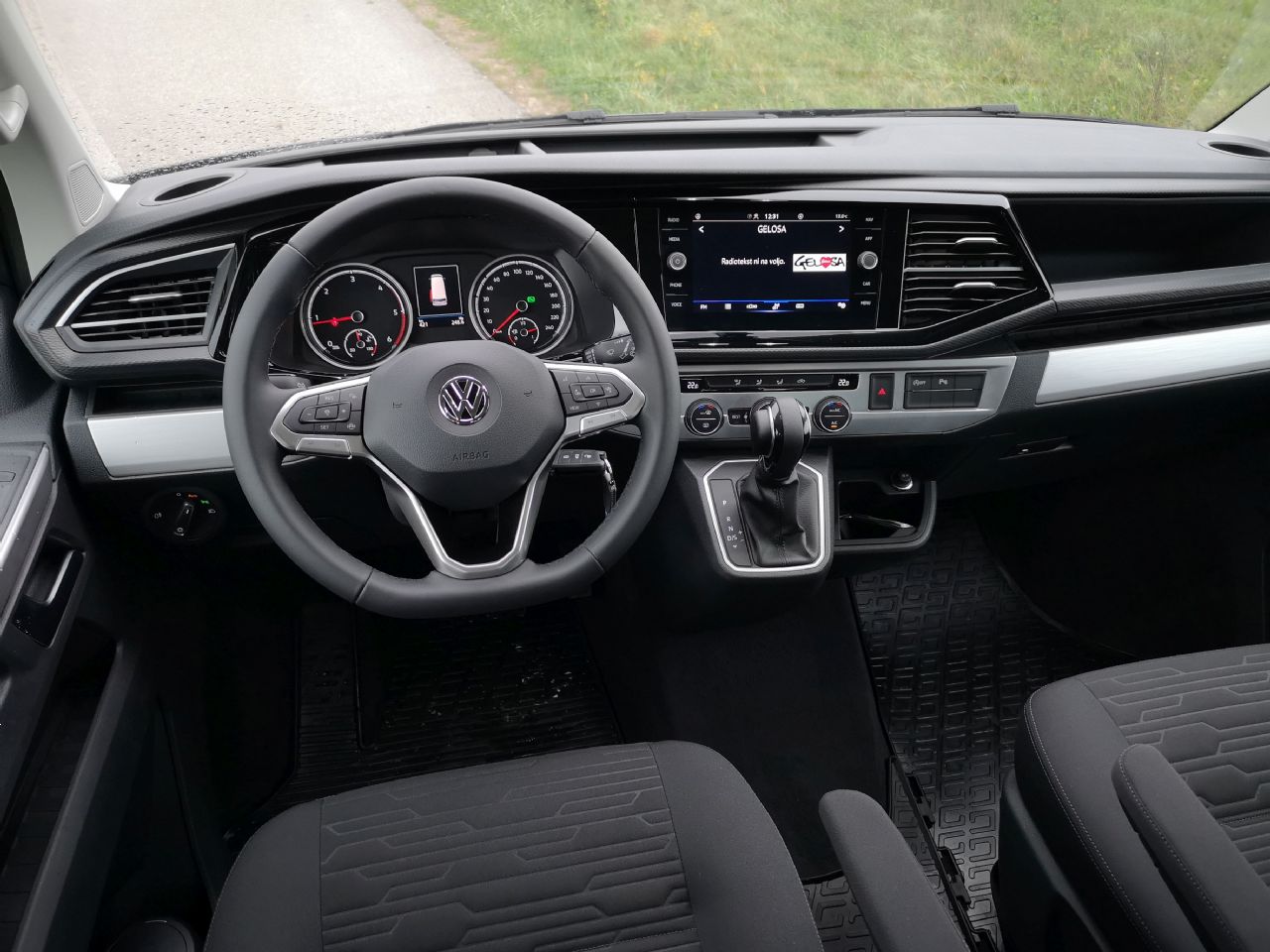 Nič več bencinskih motorjev, prodaja še vedno blesti