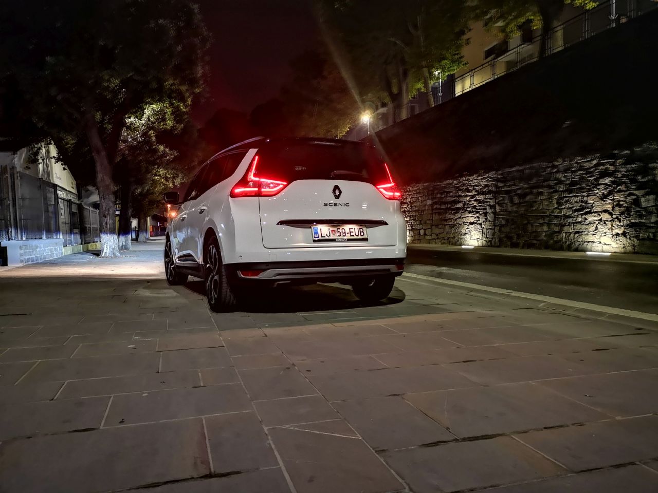 Dodatnih 23 centimetrov in veliko dobre glasbe
