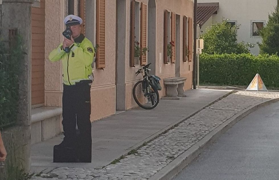 Verjeli ali ne, policijske silhuete učinkujejo!