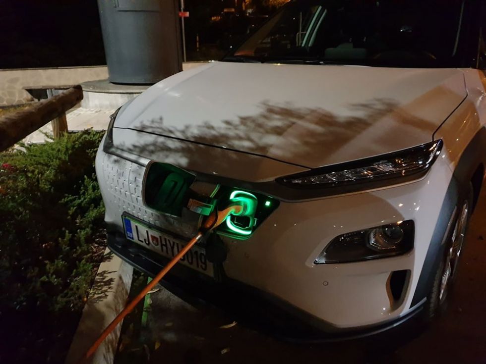 Z novo baterijo bi lahko električni avto napolnili v 10 minutah Z novo baterijo bi lahko električni avto napolnili v 10 minutah