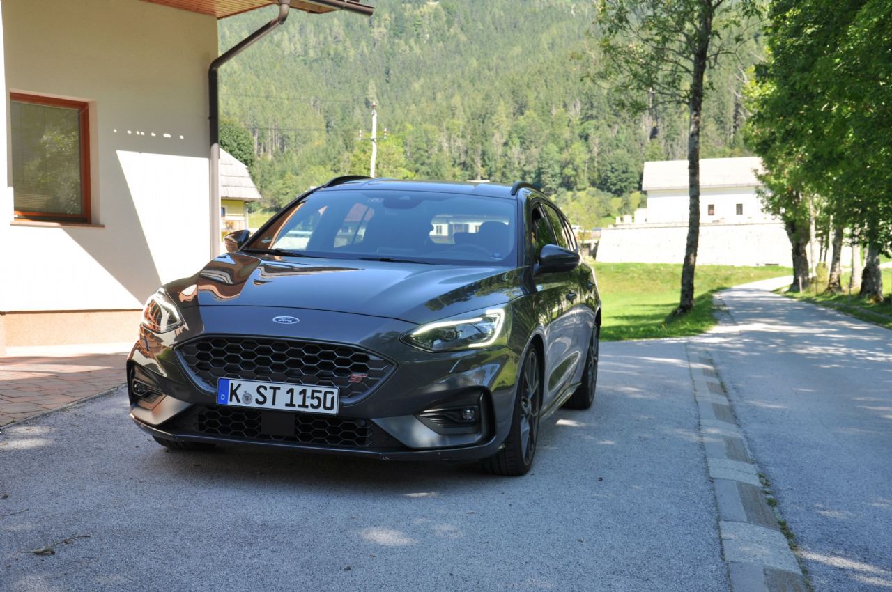 Raptor prvič na slovenskih tleh, k prvim kupcem novembra