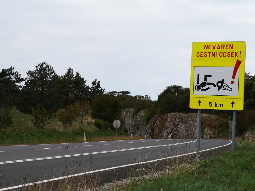 Motoristi, pozor, jesen je lahko polna pasti