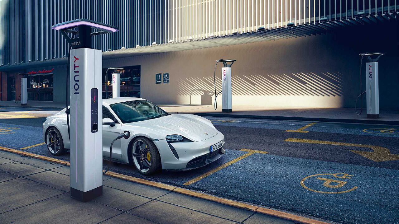 Porschejeva električna športna limuzina