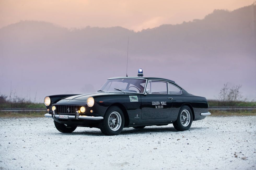 Zlati časi, ko so se italijanski policisti vozili v Ferrariju 250 GTE