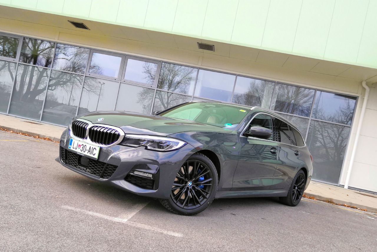 Prestižni mali družinski dirkaški transporter
