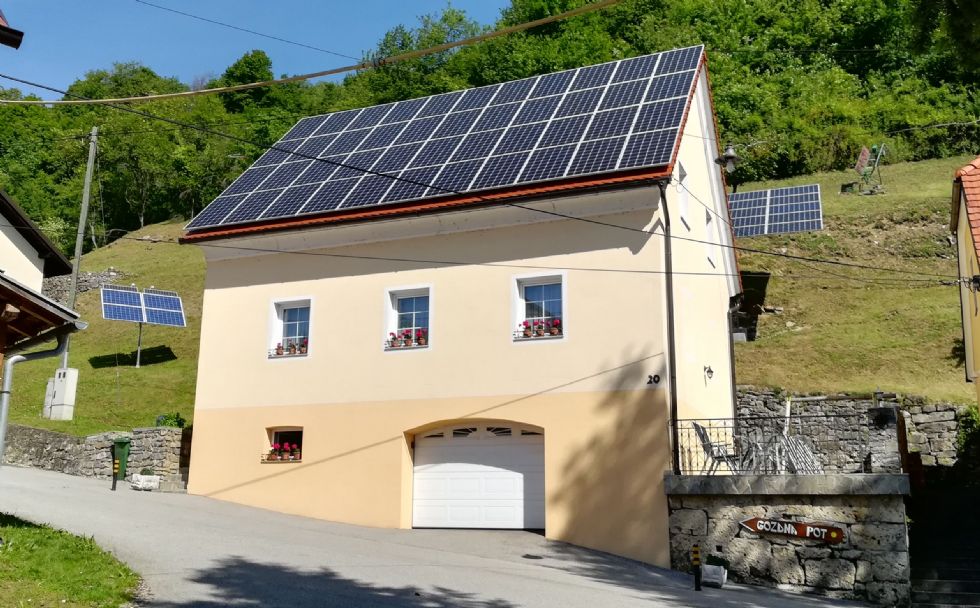 Domače elektrarne na strehi za avto in palični mešalnik Domače elektrarne na strehi za avto in palični mešalnik