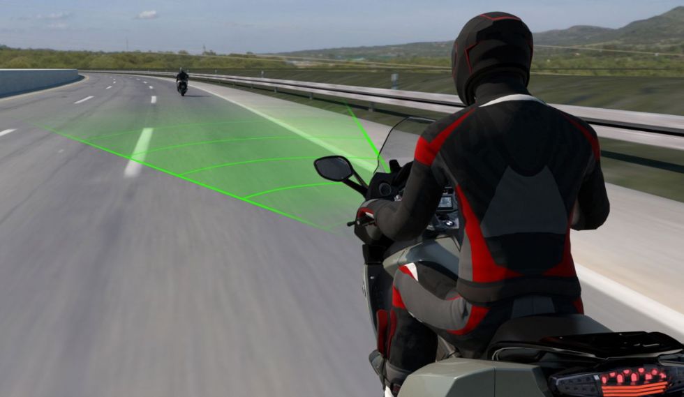 BMW-jevi motocikli bodo znali samodejno zavirati in pospeševati
