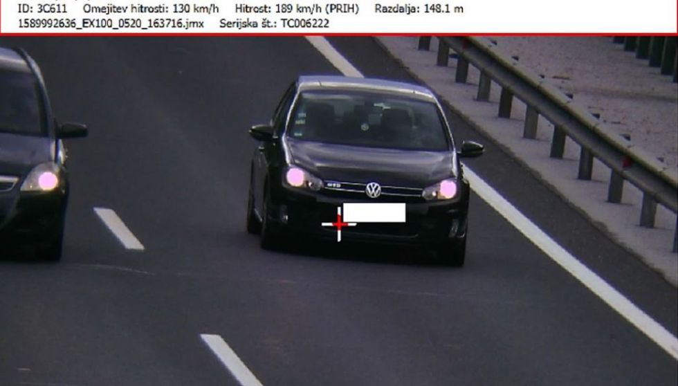 Največ kršitev v naseljih, rekorder na avtocesti vozil 189 km/h 