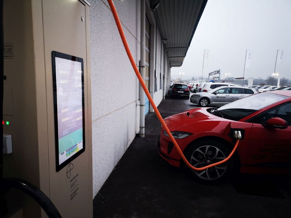 Nižja subvencija za električarje, priključne-hibride odrezali Nižja subvencija za električarje, priključne-hibride odrezali