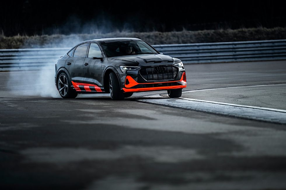Seriji e-tron se bo pridružil visoko zmogljivi model S Seriji e-tron se bo pridružil visoko zmogljivi model S