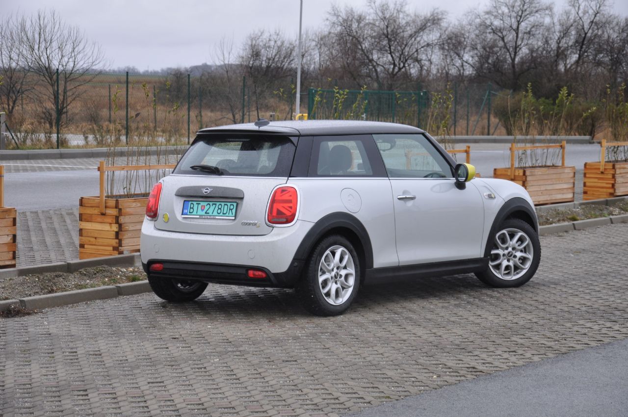 Je čistokrvni Mini s pogonom BMW-ja i3 S Je čistokrvni Mini s pogonom BMW-ja i3 S