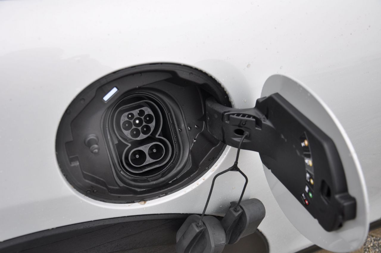 Je čistokrvni Mini s pogonom BMW-ja i3 S Je čistokrvni Mini s pogonom BMW-ja i3 S
