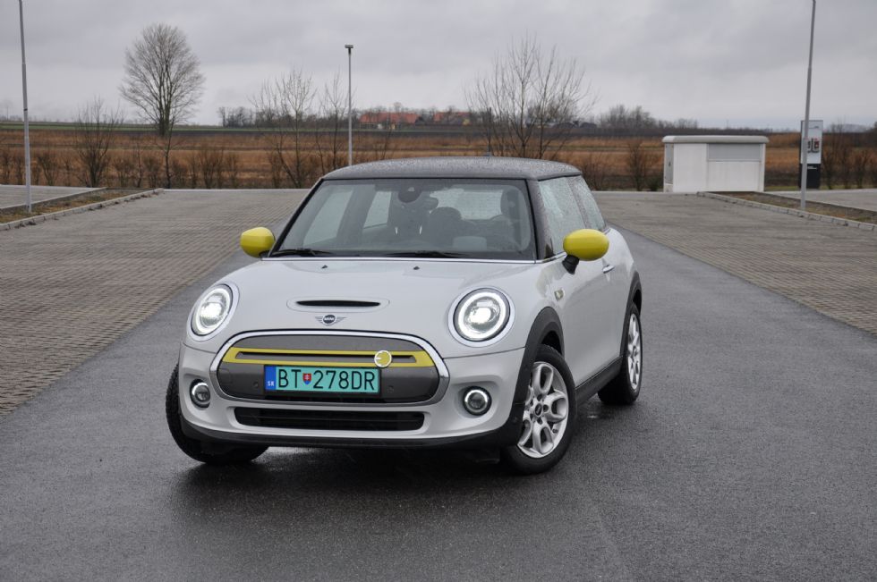 Je čistokrvni Mini s pogonom BMW-ja i3 S Je čistokrvni Mini s pogonom BMW-ja i3 S