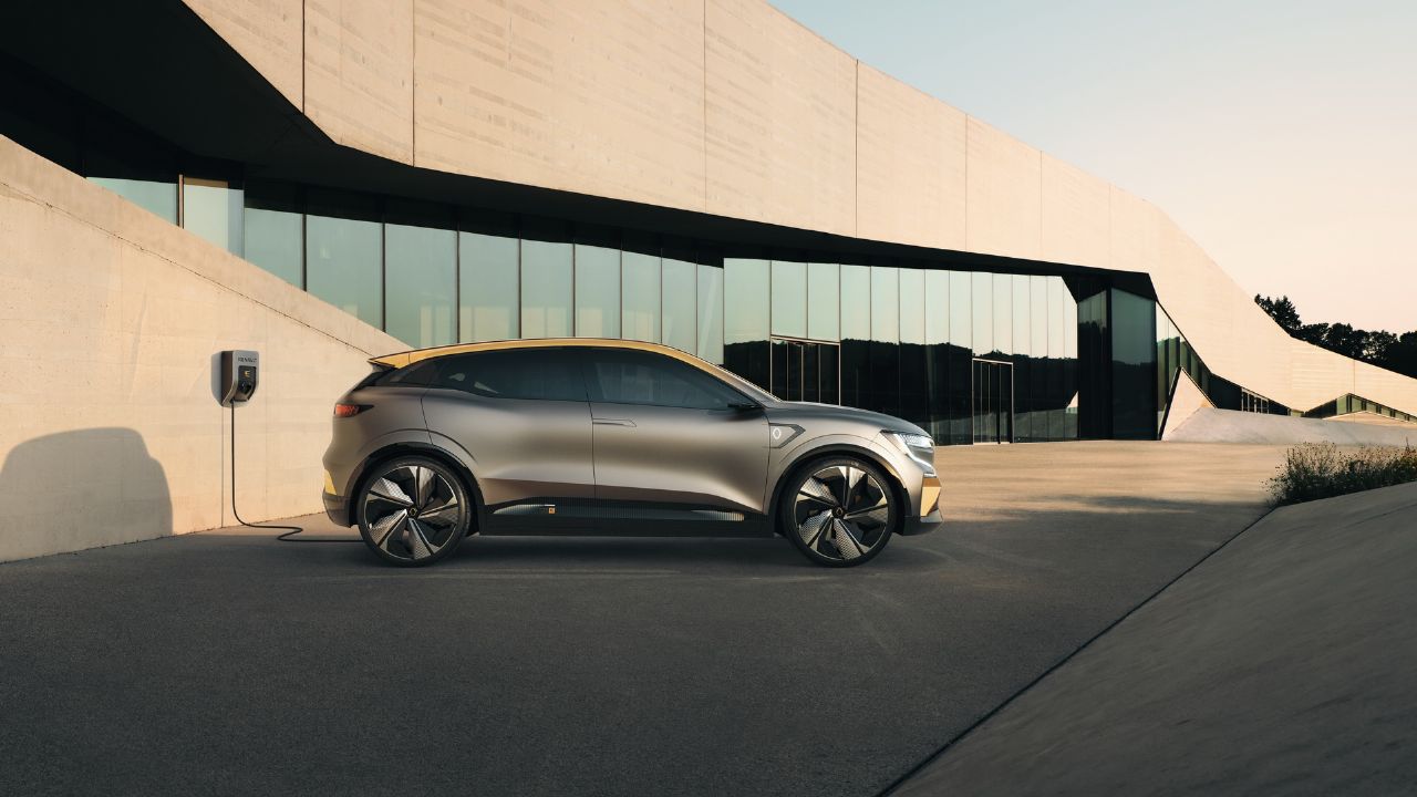 Tudi Renault prihaja v višji električni segment