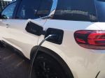 Na elektriko gre skoraj 50 km, doma pa se polni 7 ur - fotografija 12