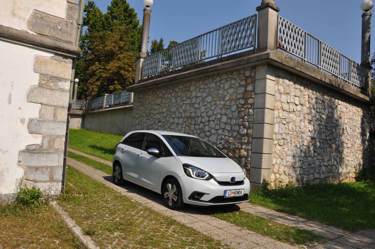 Veliko prostora in učinkovit hibridni pogon
